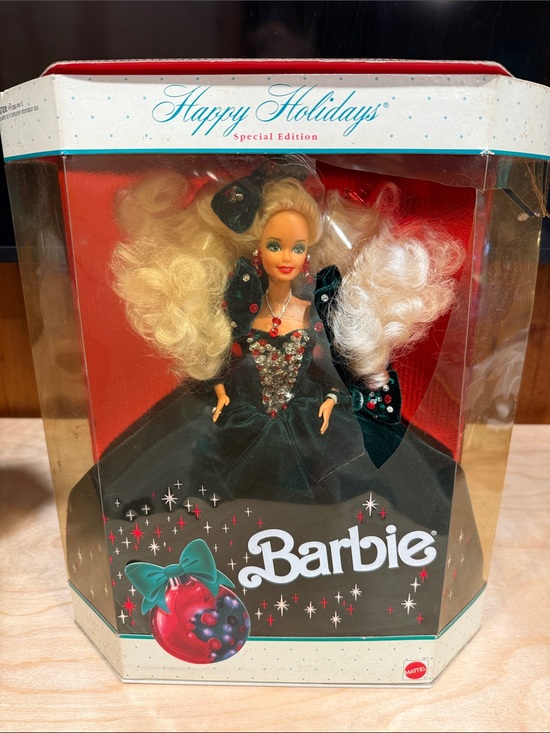 Barbie Other - Barbie Happy Holidays Special Edition Green and Red Velvet Gown Doll 1991